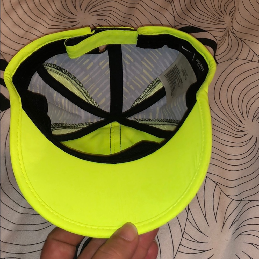 Nike hat - Picture 2 of 3